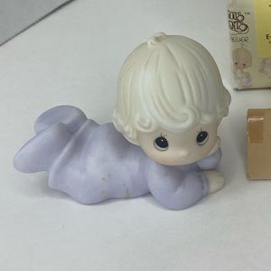 Precious Moments 1983 Baby Figurine (Girl) E2852 Unisex Boy